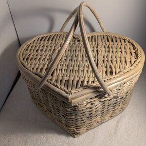 HEART SHAPED RELEASE BASKET (LARGE)